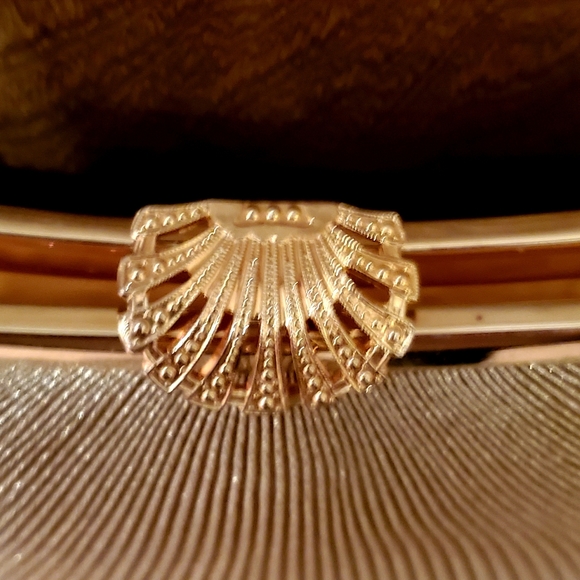 Gold Vintage Flapper Style Evening Clutch - Picture 5 of 6